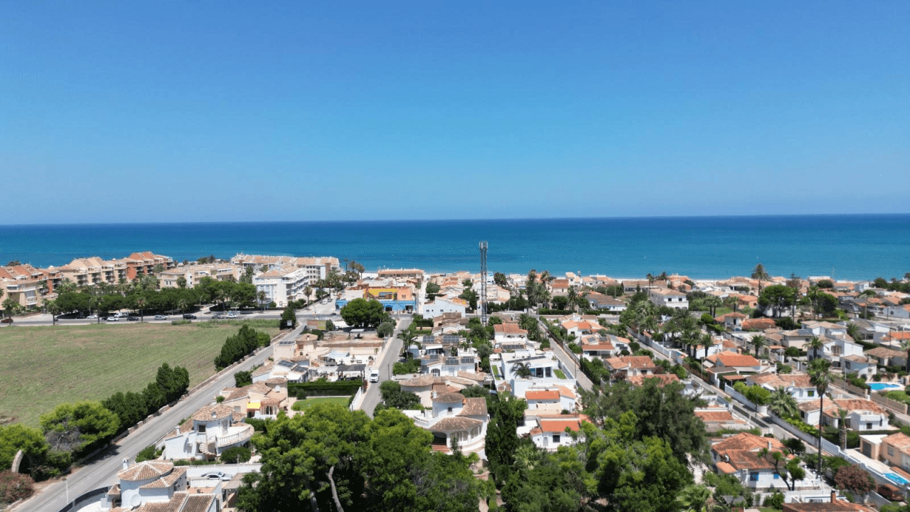 Sehr gepflegte Villa in ruhiger Wohnlage mit Privatpool in Meernähe