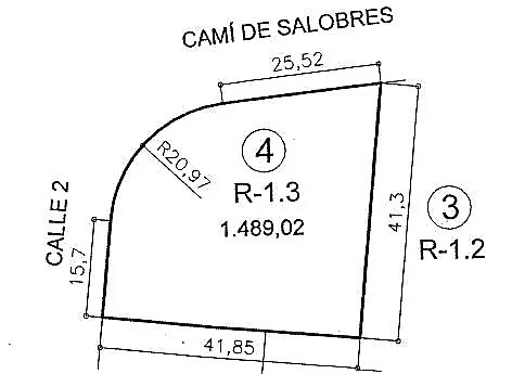 Terrain d'angle à El Vergel avec 50% de surface constructible pour maison unifamiliale ou bien une maison jumelée.
