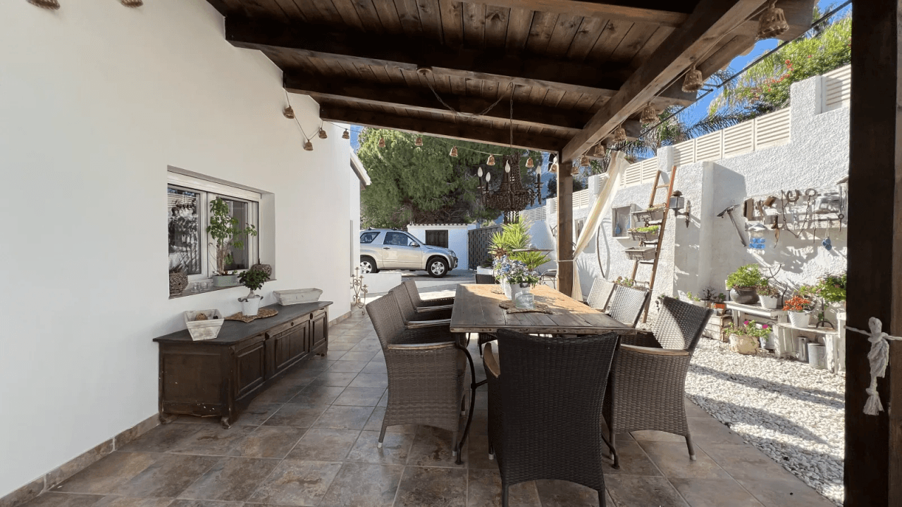 Schön renovierte 3 Schlafzimmer-Villa mit neuem Privatpool in bevorzugtem Wohngebiet