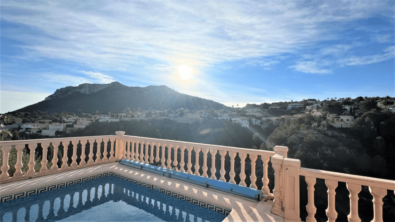 Alquiler. Chalet/Villa à Denia