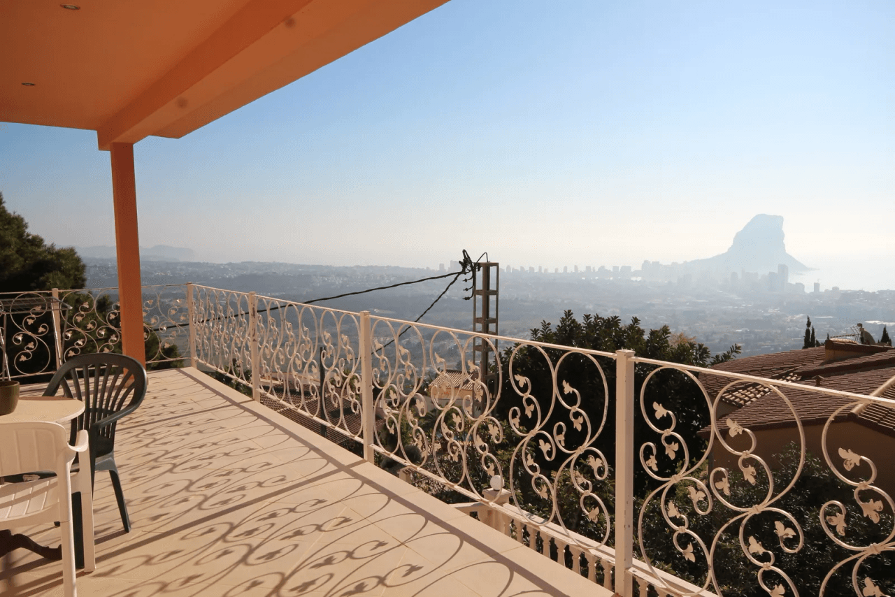 Belle et très spacieuse villa, avec des vues étendues sur Calpe et le célèbre rocher d'Ifach !