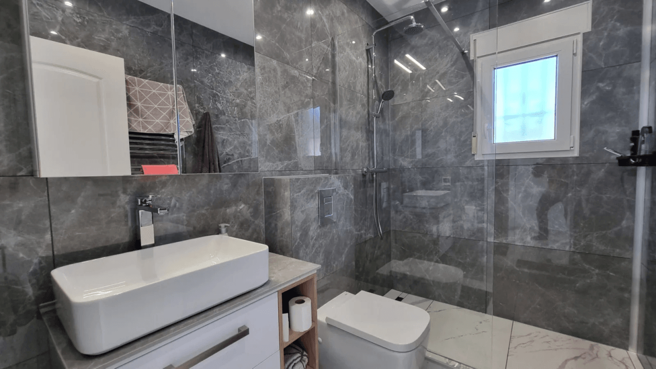 Villa muy bien cuidada de 4 dormitorios con piscina en una impresionante ubicación panorámica en Rafol del Almunia