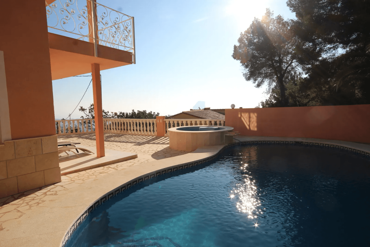 Belle et très spacieuse villa, avec des vues étendues sur Calpe et le célèbre rocher d'Ifach !