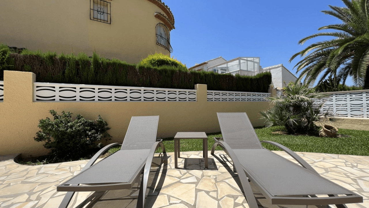 Sehr gepflegte Villa in ruhiger Wohnlage mit Privatpool in Meernähe