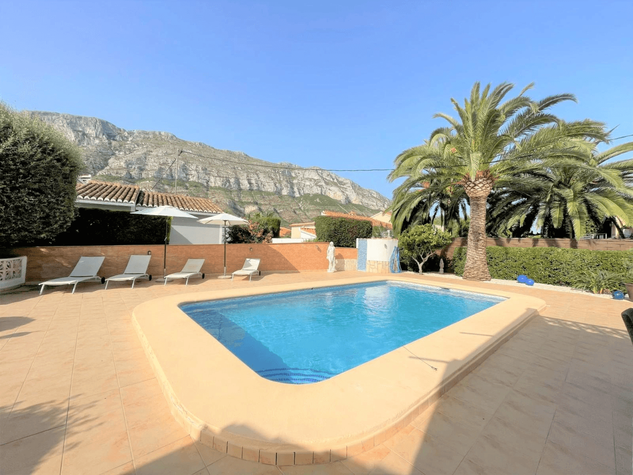 Sehr moderne Villa in Denia mit 3 Schlafzimmer