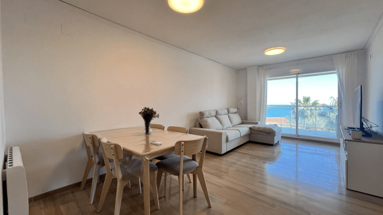 Appartement avec 2 chambres, piscine communautaire et à seulement 50m de la mer Méditerranée !