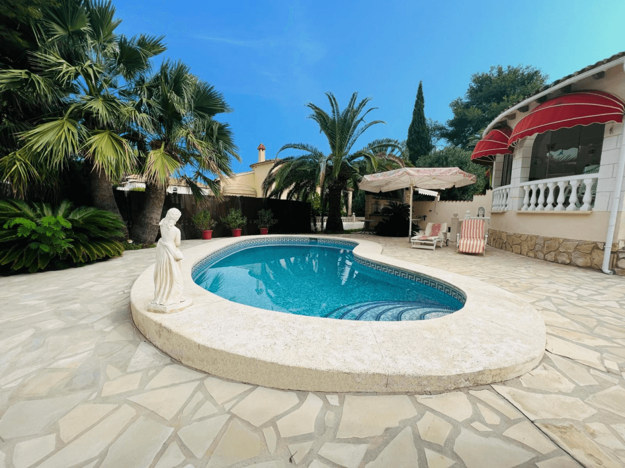 Neu! Casa Evelyn mit 2 Schlafzimmer und Privatpool in Denia