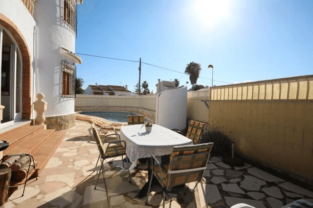Villa mit garage und pool in Els Poblets