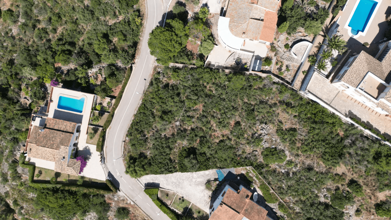 Parcela de construcción en Oliva, cerca de Font Salada, en una ubicación elevada con vistas panorámicas.