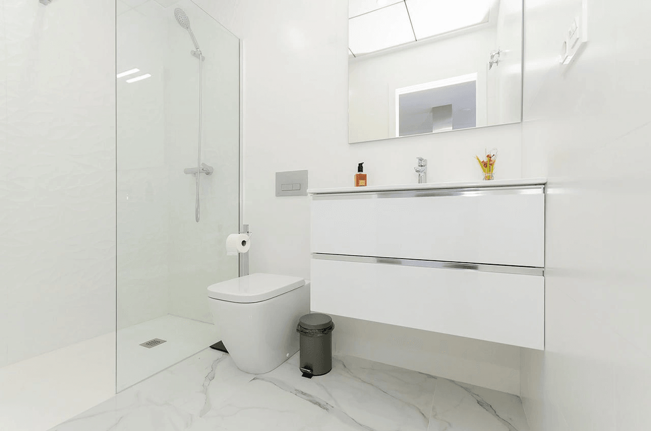Villas avec 3 chambres, 3 salles de bains, climatisation pré-installée, piscine privée et parking privé