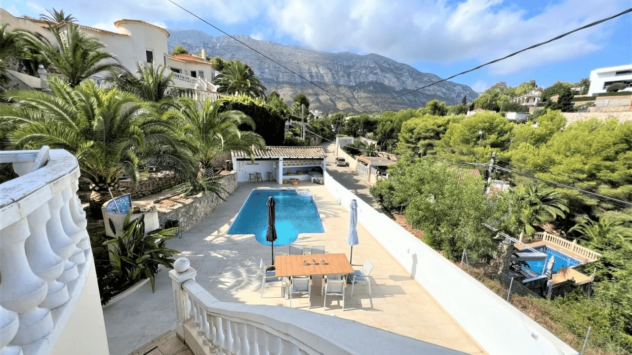 Alquiler. Chalet/Villa à Denia