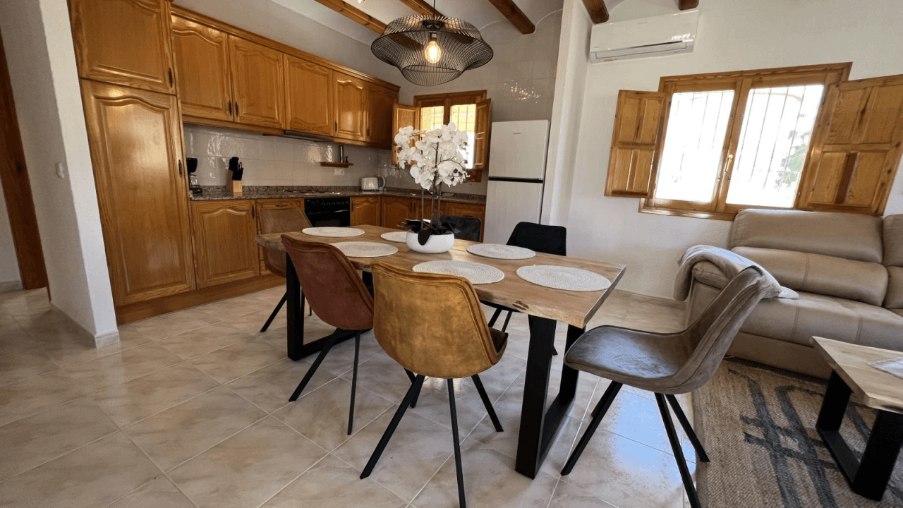 Sehr gepflegte Villa, ruhig und sonnig, nur 500 Meter zum Meer