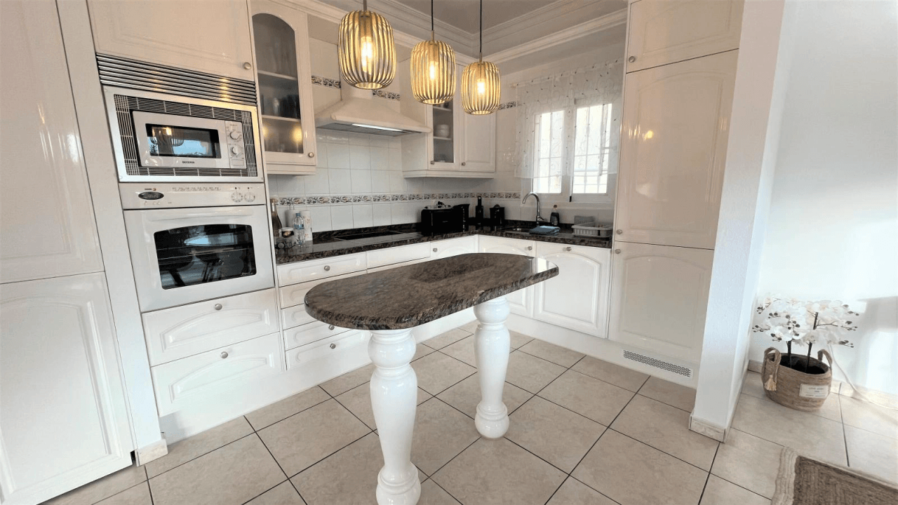 Alquiler. Chalet/Villa à Denia
