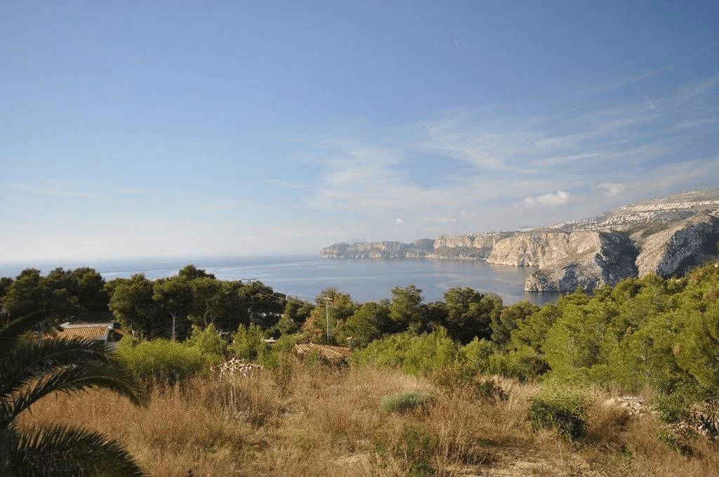 TERRAIN UNIQUE AVEC VUE SUR LA MER À JAVEA.