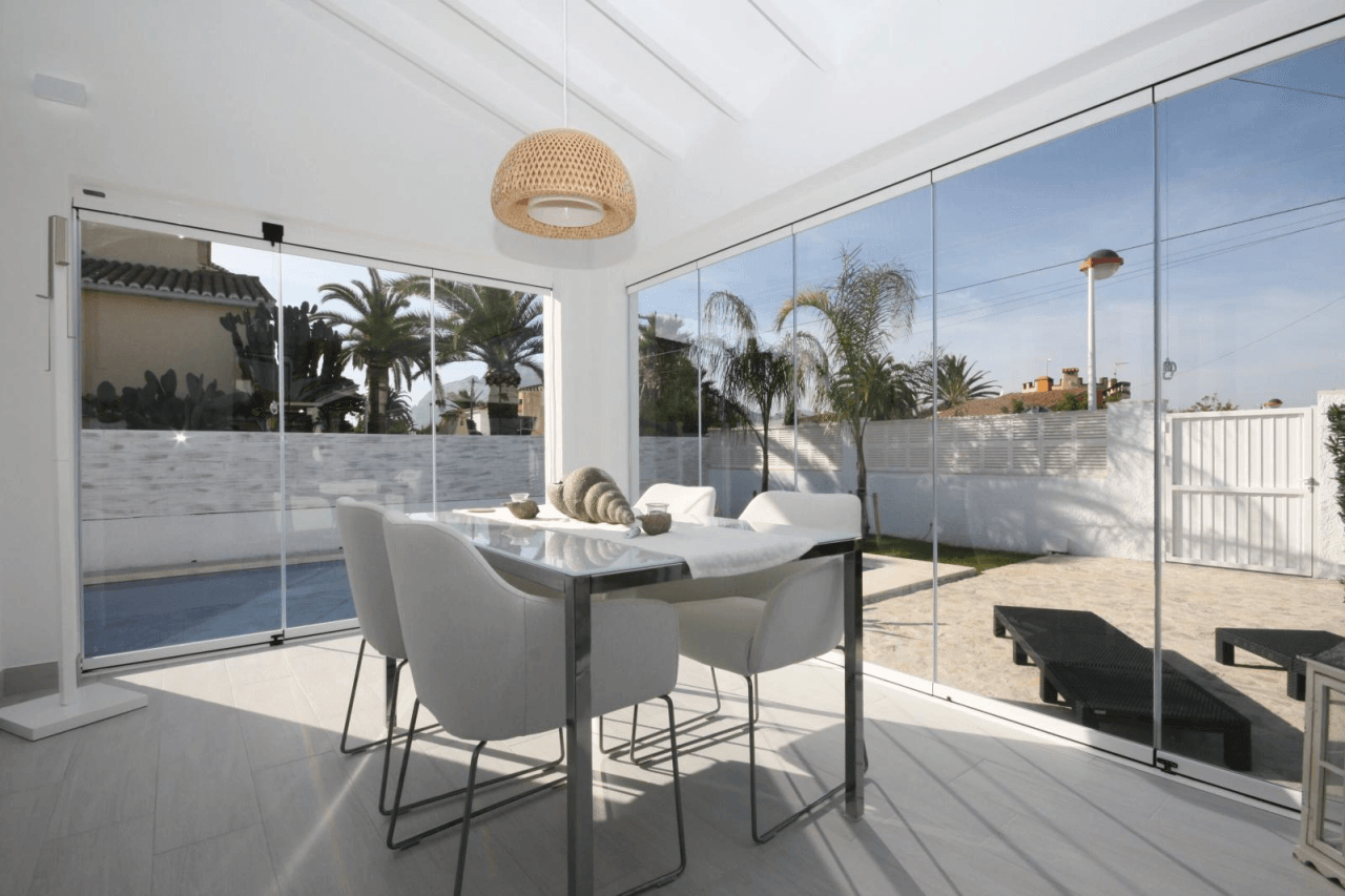chöne Villa mit vielen Extras, 3 Schlafzimmer, 2 Badezimmer, Wintergarten, BBQ, Außendusche, Klima, Zentralheizung u.v.a.m.