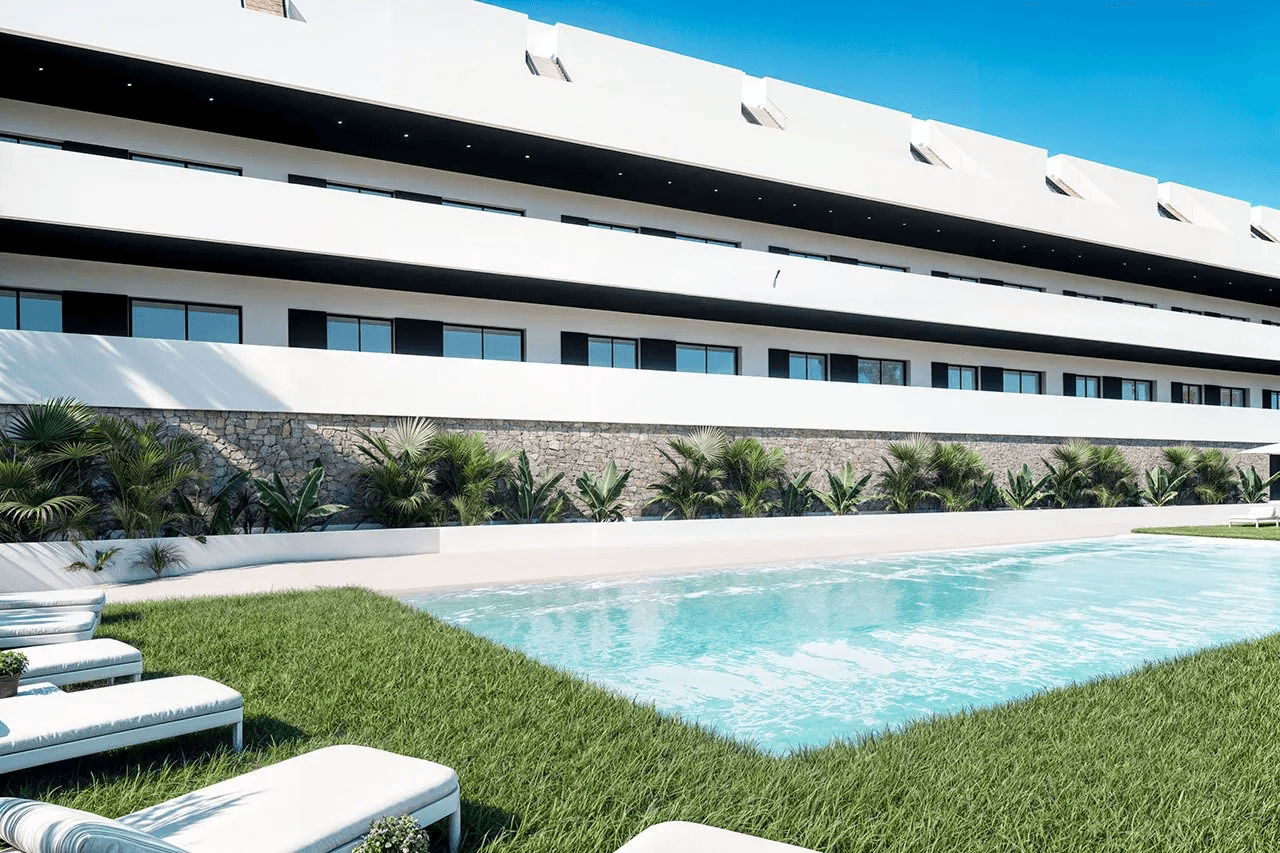 Penthouses de 2 chambres et 2 salles de bains avec terrasse sur le toit, piscines communautaires et vue sur la mer