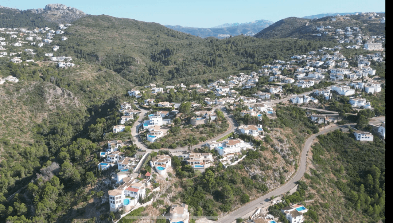Parcela de Ensueño de 1000 m² con Espectaculares Vistas al Mar