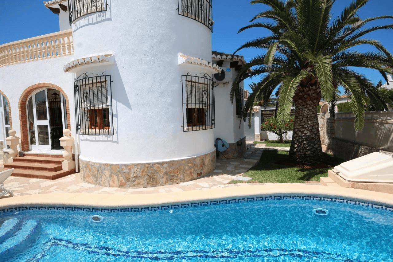 Villa mit garage und pool in Els Poblets