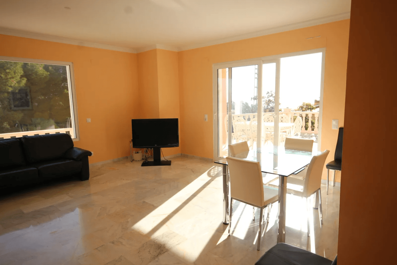 Belle et très spacieuse villa, avec des vues étendues sur Calpe et le célèbre rocher d'Ifach !