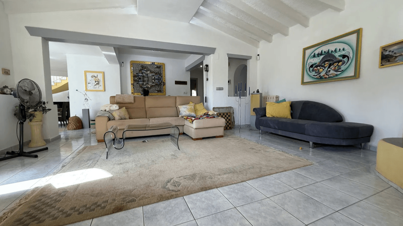 Große Villa auf Eckgrundstück mit Pool und Doppelgarage in Top-Lage Benissa Montemar