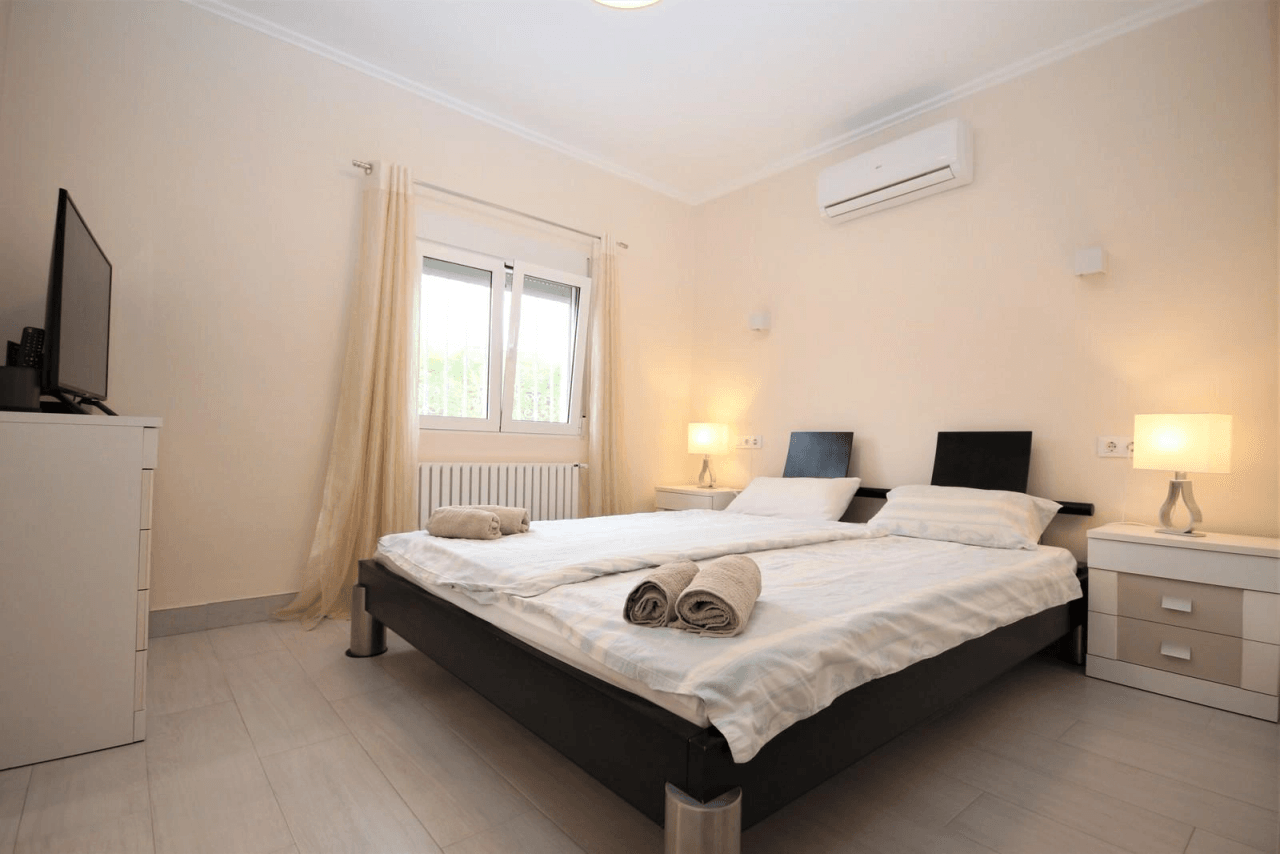 chöne Villa mit vielen Extras, 3 Schlafzimmer, 2 Badezimmer, Wintergarten, BBQ, Außendusche, Klima, Zentralheizung u.v.a.m.