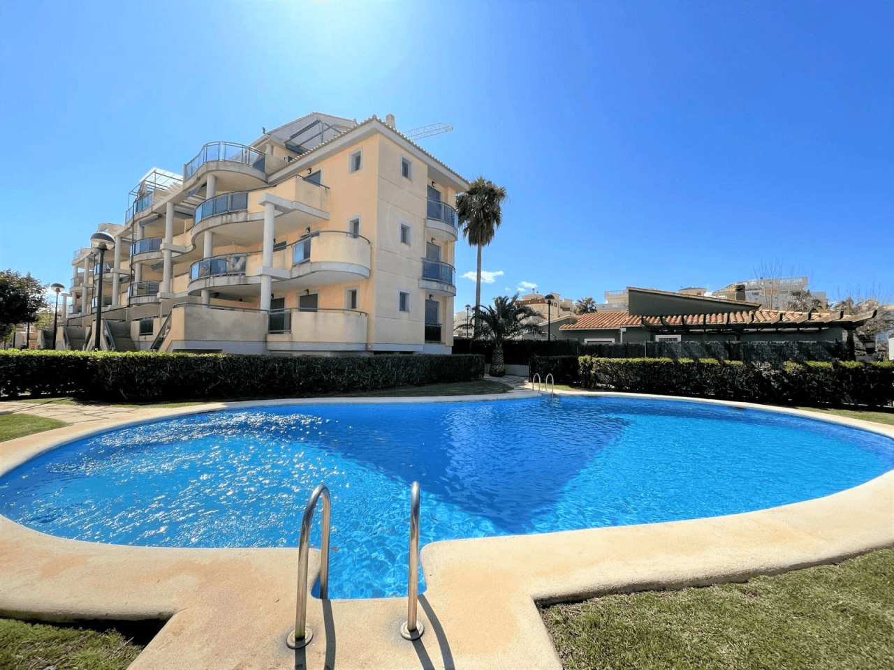 Alquiler. Apartamento à Denia