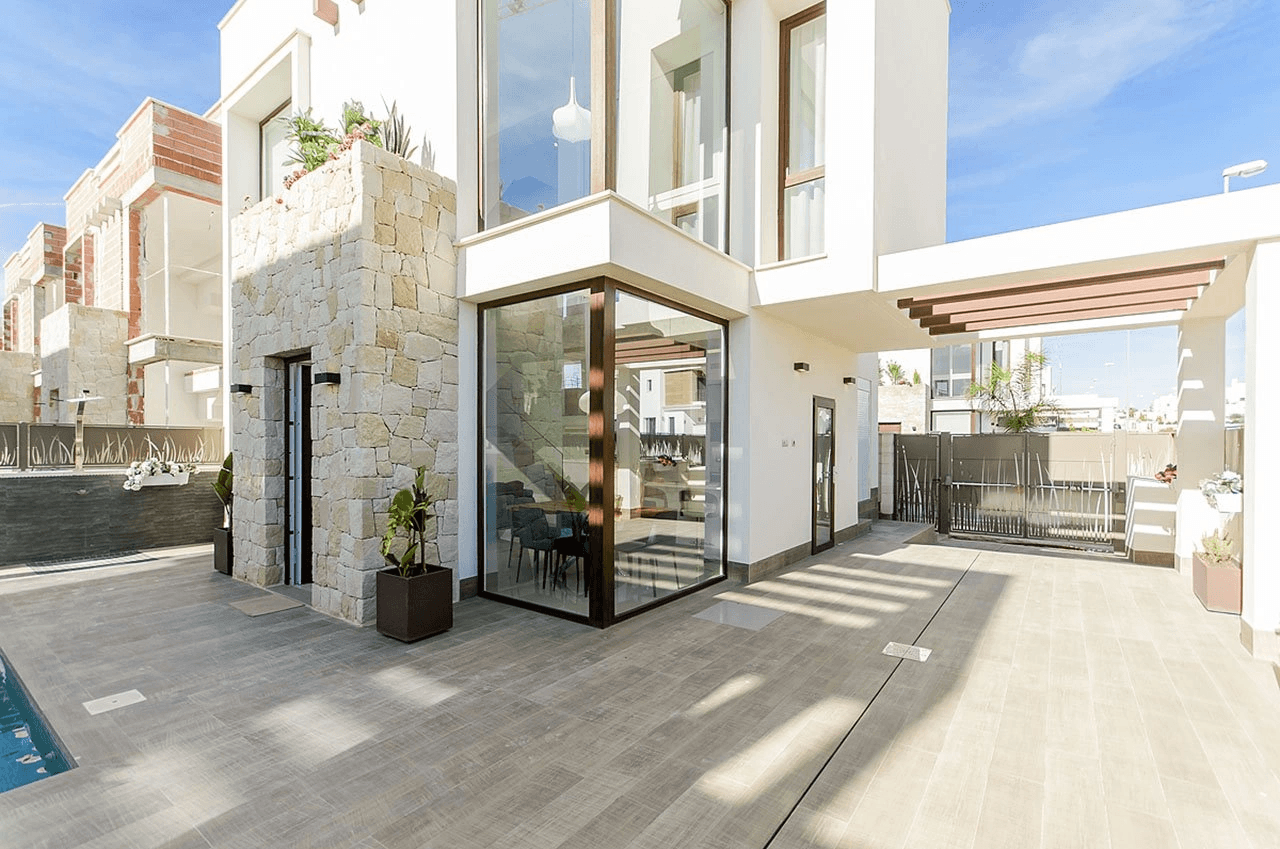 Villas modernas de 3 dormitorios y 3 baños con solario, piscina privada, parking privado y sótano opcional