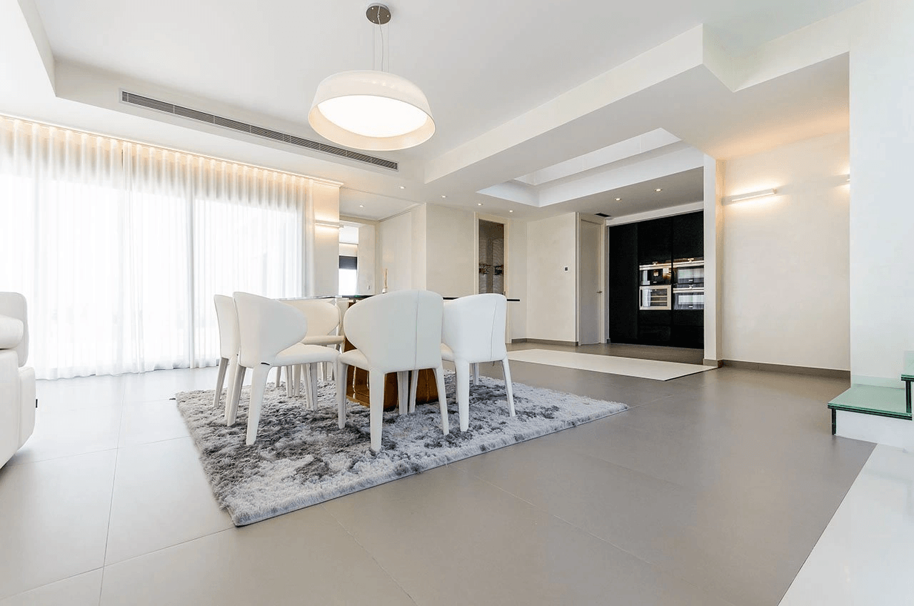 Villas exclusives avec 3 chambres à coucher, 3 salles de bains, W.C., toit-terrasse et piscine privée à seulement 600 m de la plage