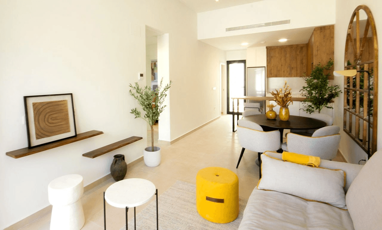Appartements au rez-de-chaussée avec 3 chambres, 2 salles de bains, parking privé et piscine communautaire