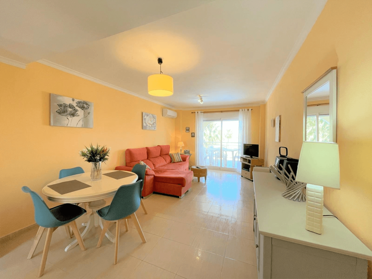 Alquiler. Apartamento à Denia