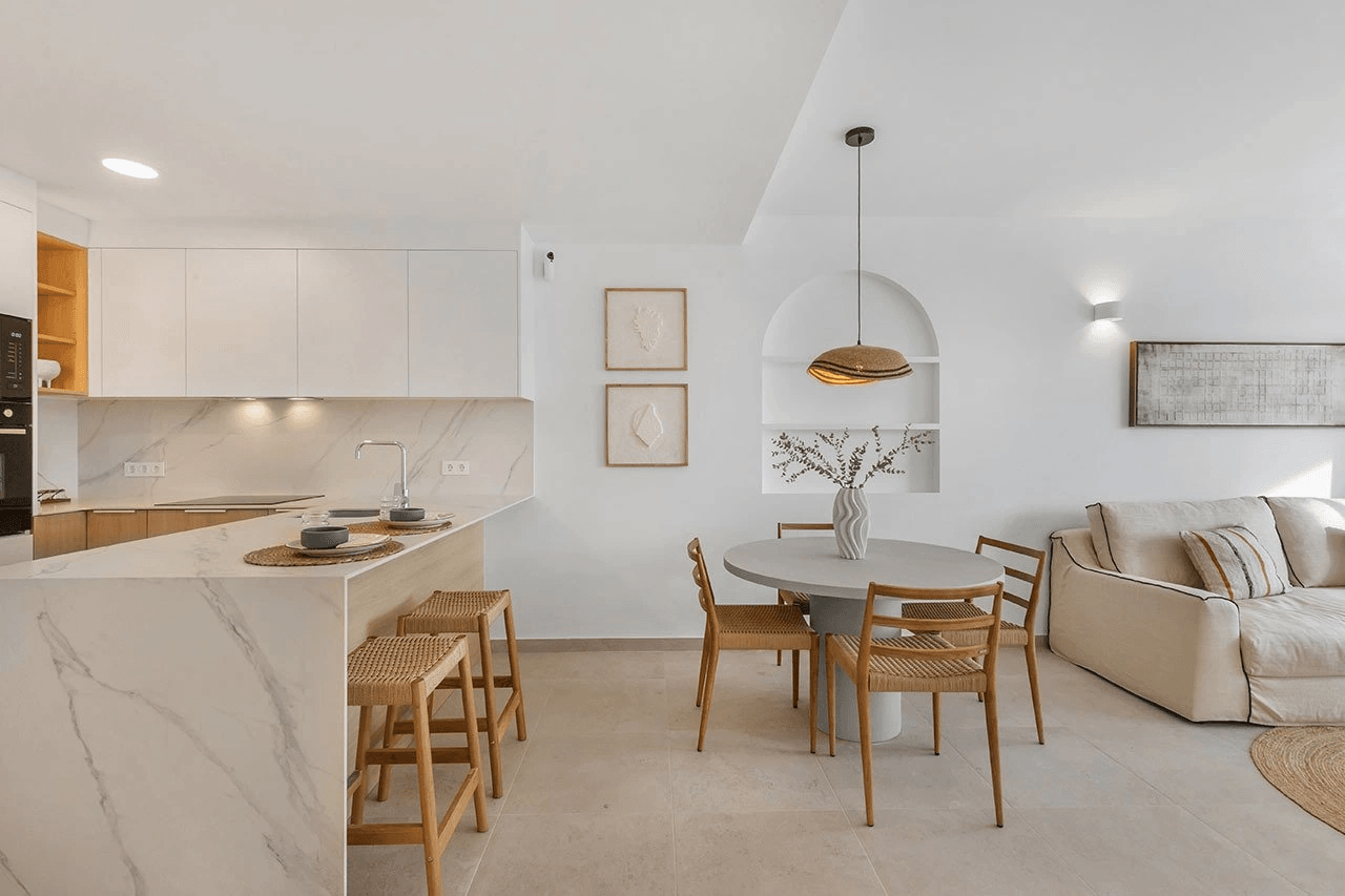 Áticos de 2 dormitorios y 2 baños con solárium, piscina comunitaria y parking privado junto al La Serena Golfresort