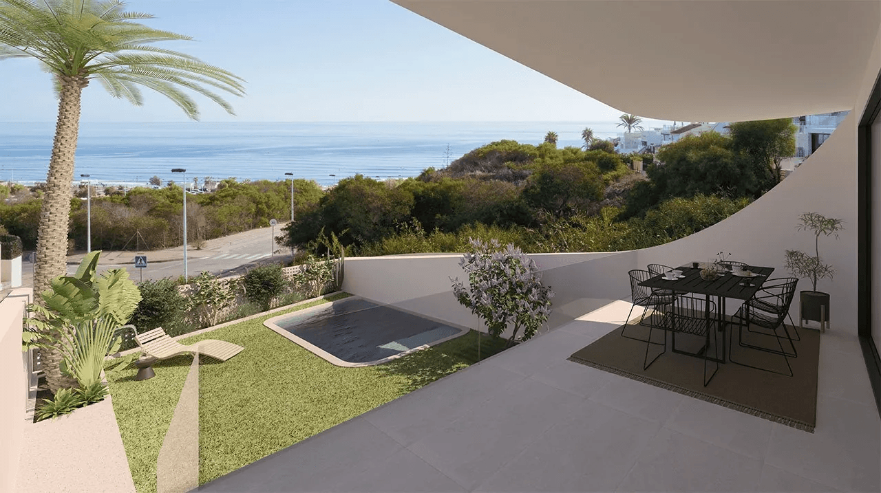 Appartements de 2 chambres au rez-de-chaussée avec piscine communautaire à seulement 300 m de la mer