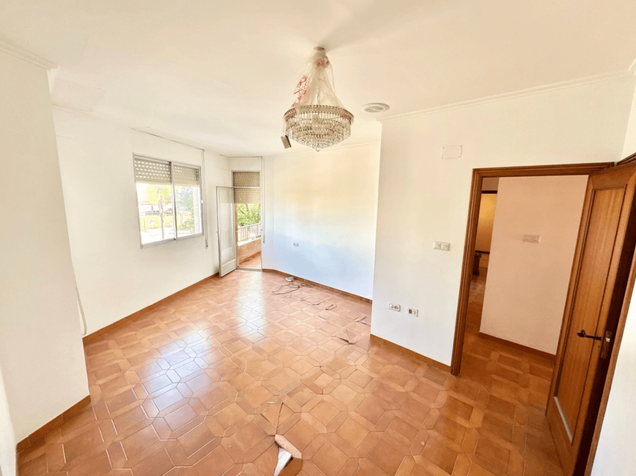 Opportunité : Immeuble avec Jardin de 180 m² et Toit-terrasse avec Vue sur la Mer