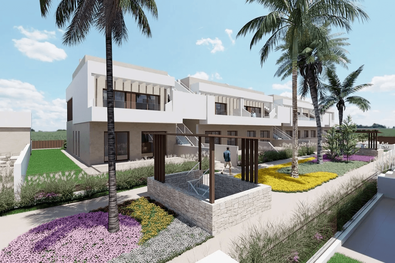 Villas de 3 dormitorios y 2 baños con aseo, parking privado subterráneo y piscina comunitaria junto a Serena Golf