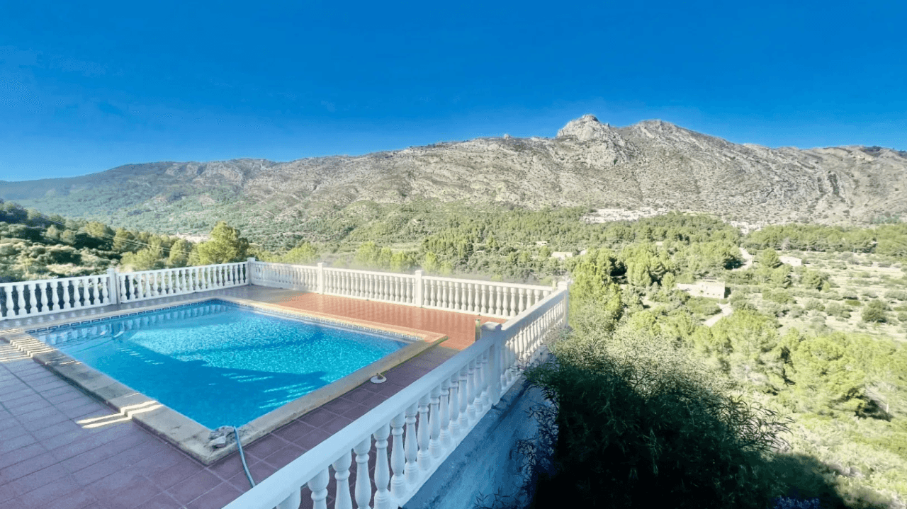 Villa à vendre à Benigembla : Paisible, rurale, entièrement privée