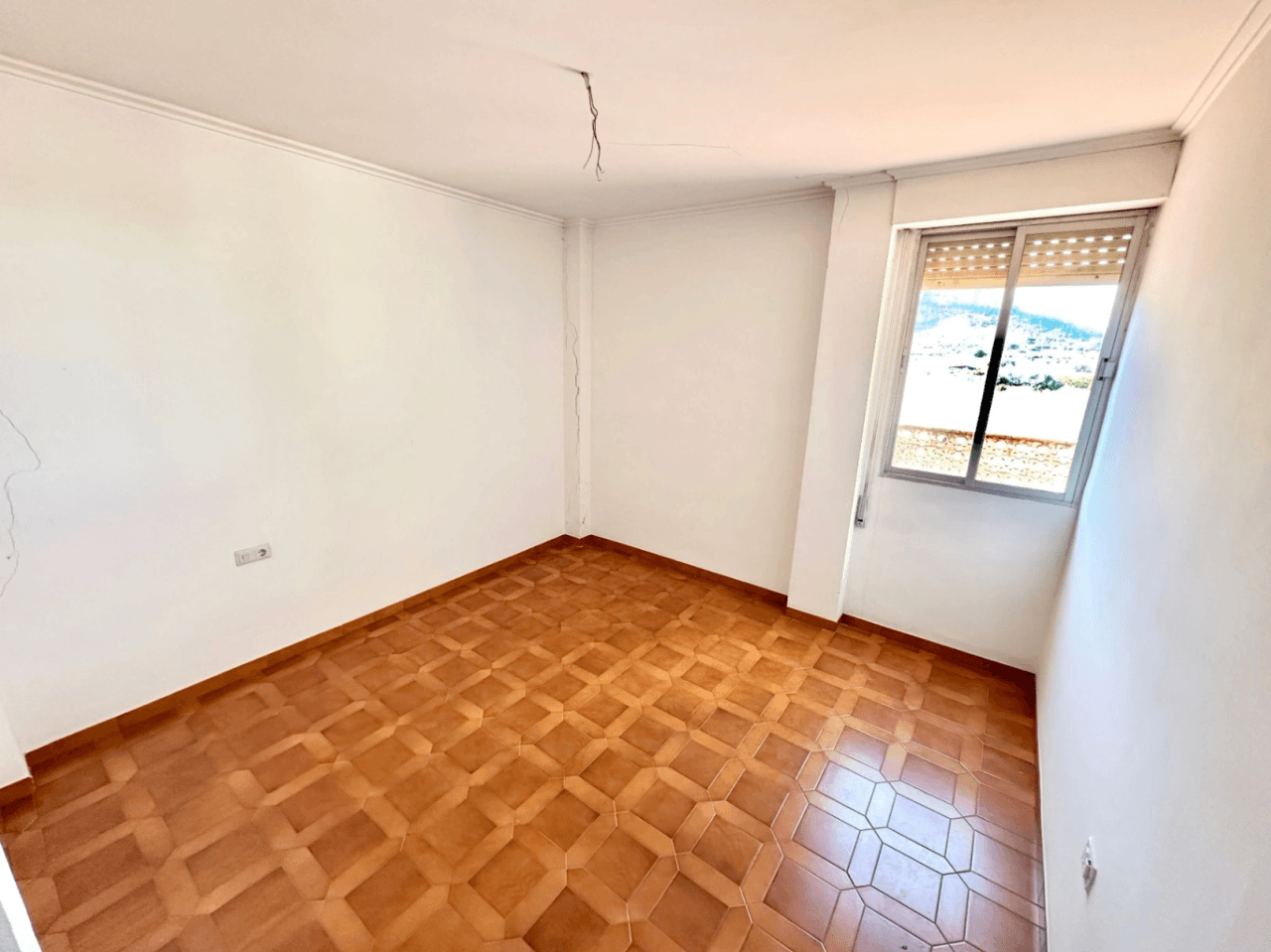 Opportunité : Immeuble avec Jardin de 180 m² et Toit-terrasse avec Vue sur la Mer