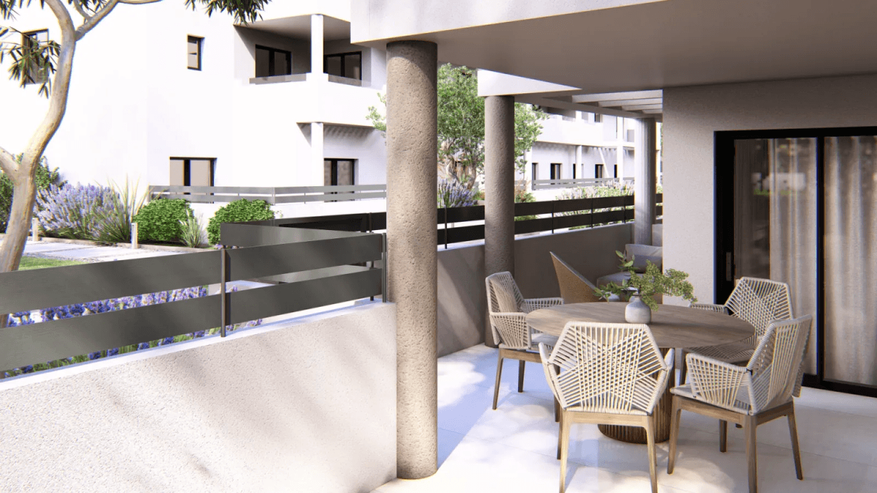 Superbe appartement de 3 chambres avec garage, débarras, piscine commune et bien plus encore.