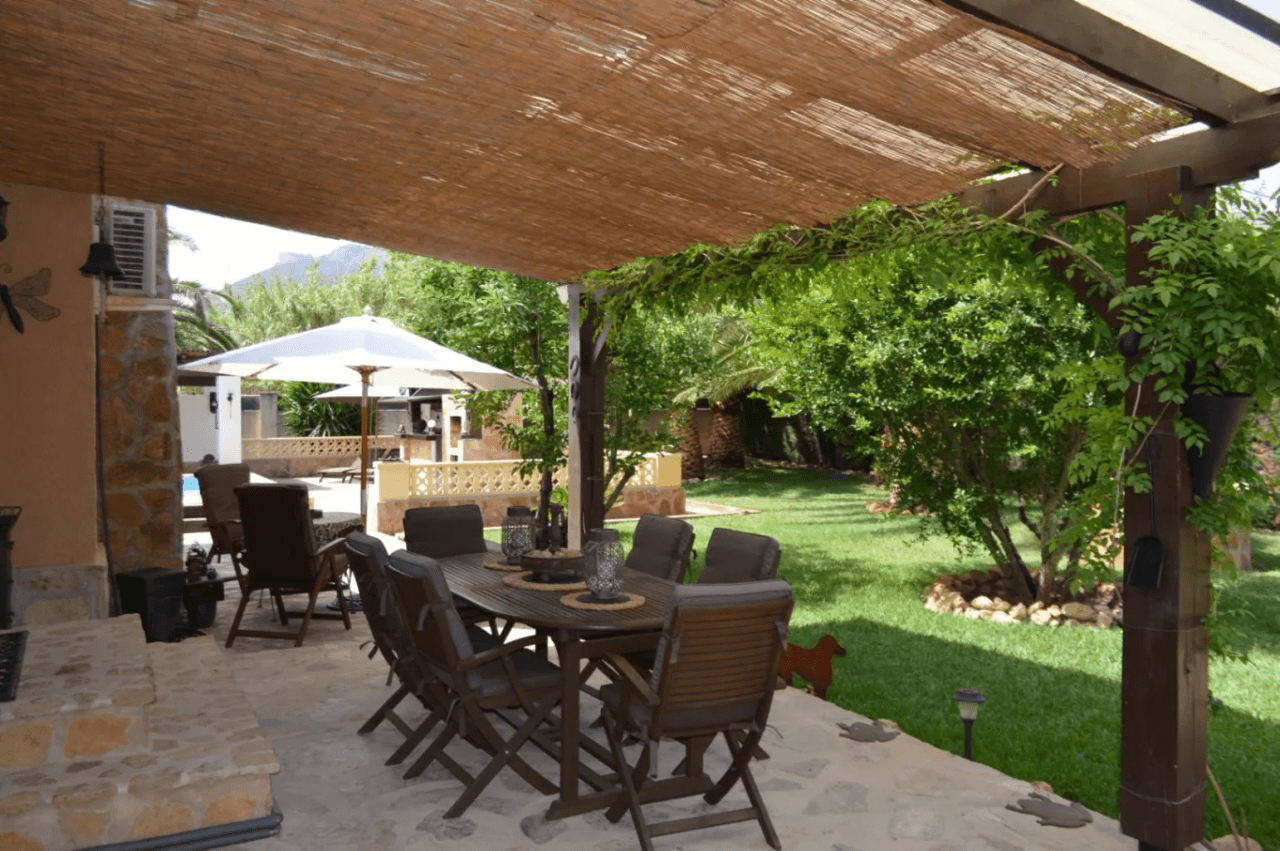 Villa à vendre à Alcalali : terrain privé et spacieux exposé sud, accessible à pied