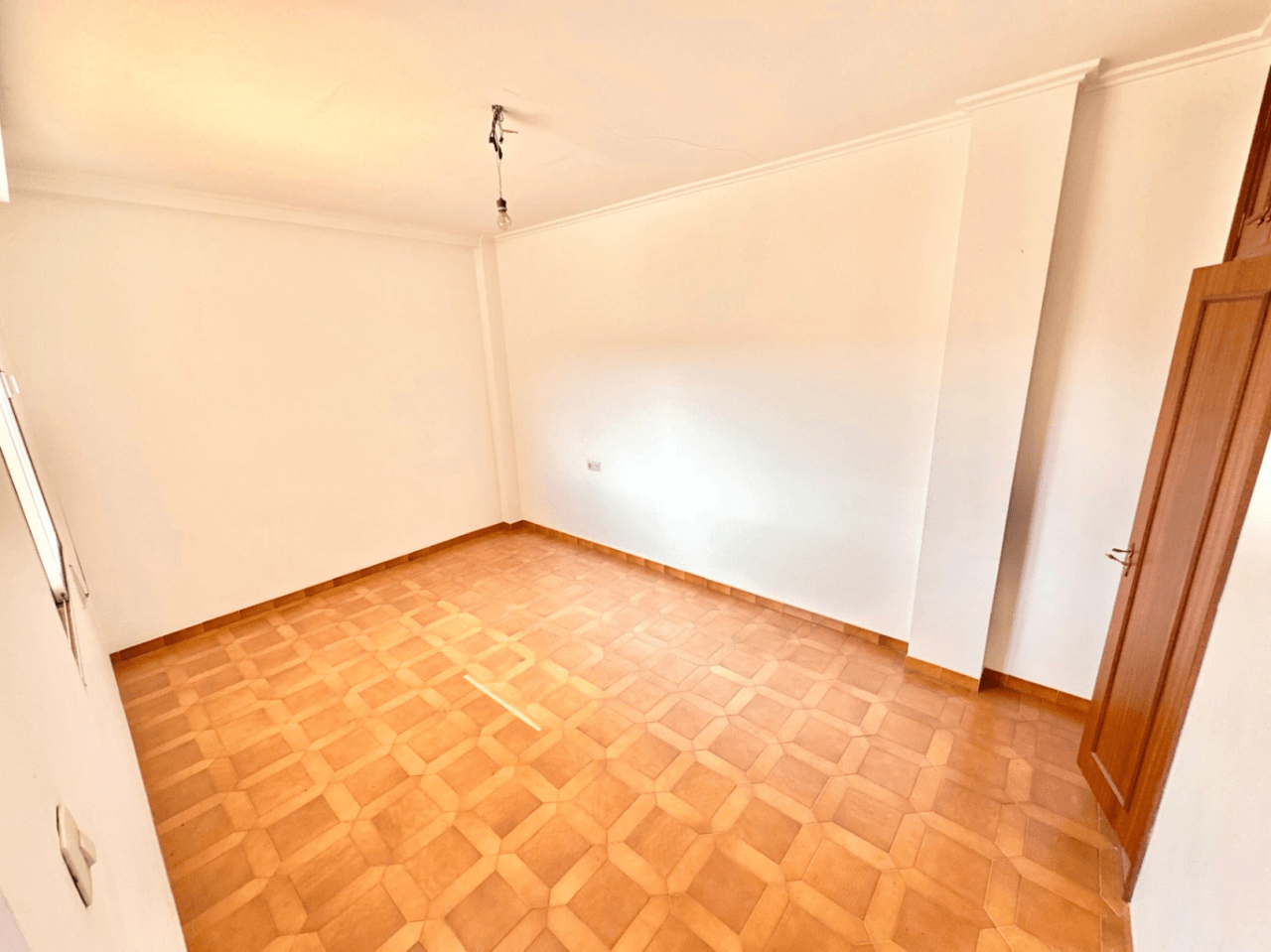 Opportunité : Immeuble avec Jardin de 180 m² et Toit-terrasse avec Vue sur la Mer