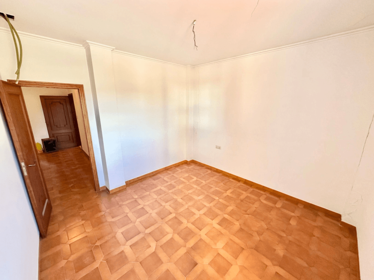 Opportunité : Immeuble avec Jardin de 180 m² et Toit-terrasse avec Vue sur la Mer