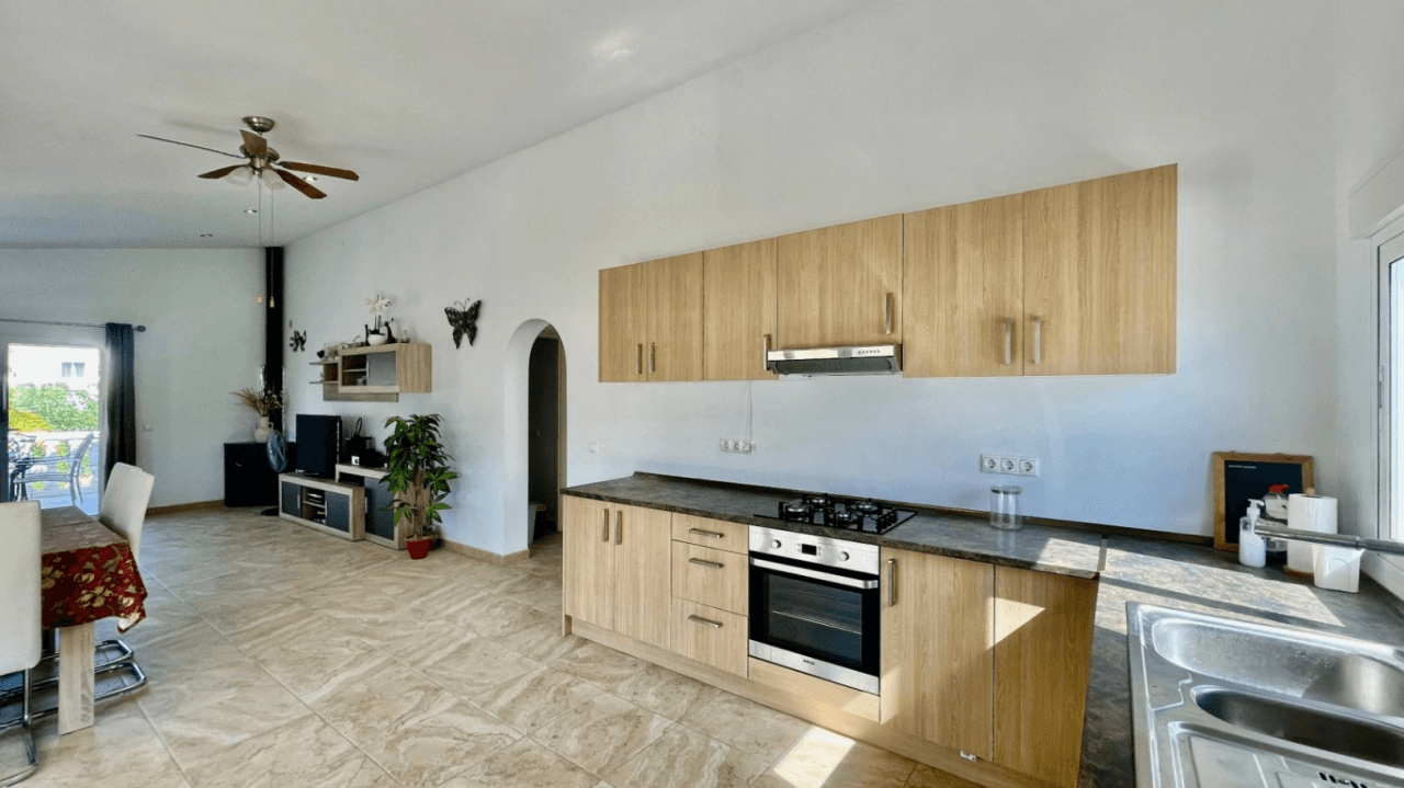 Villa zu verkaufen in Orba: Panoramablick, separates Gästeapartment