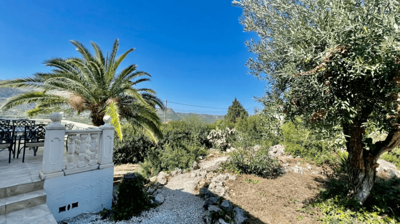 Villa zu verkaufen in Orba: Panoramablick, separates Gästeapartment