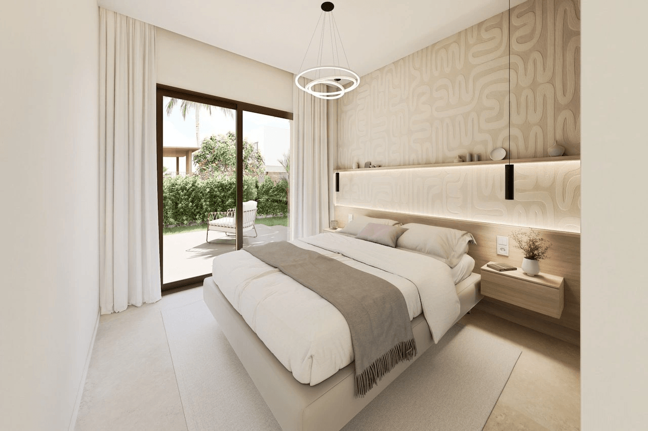 Bungalows bajos de 3 dormitorios y 2 baños con parking privado subterráneo y piscina comunitaria junto a Serena Golf