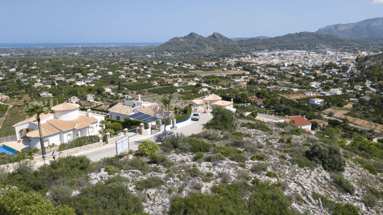 Villa neuve avec 4 chambres et 4 salles de bains, ensoleillée toute l'année