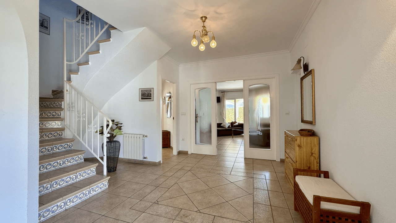 Sehr schön gelegene Villa mit herrlicher Fernsicht, Zentralheizung, BBQ etc.