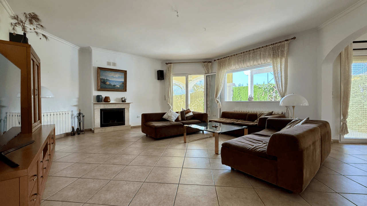 Sehr schön gelegene Villa mit herrlicher Fernsicht, Zentralheizung, BBQ etc.