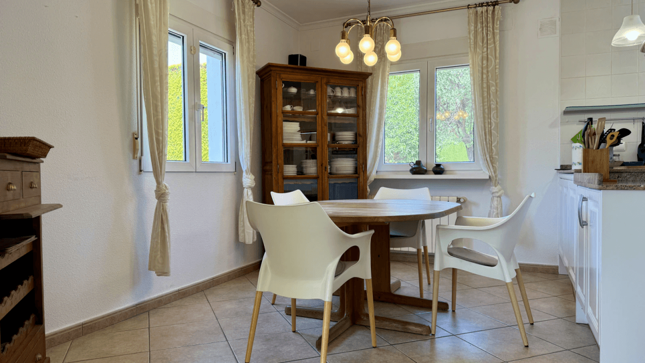 Sehr schön gelegene Villa mit herrlicher Fernsicht, Zentralheizung, BBQ etc.