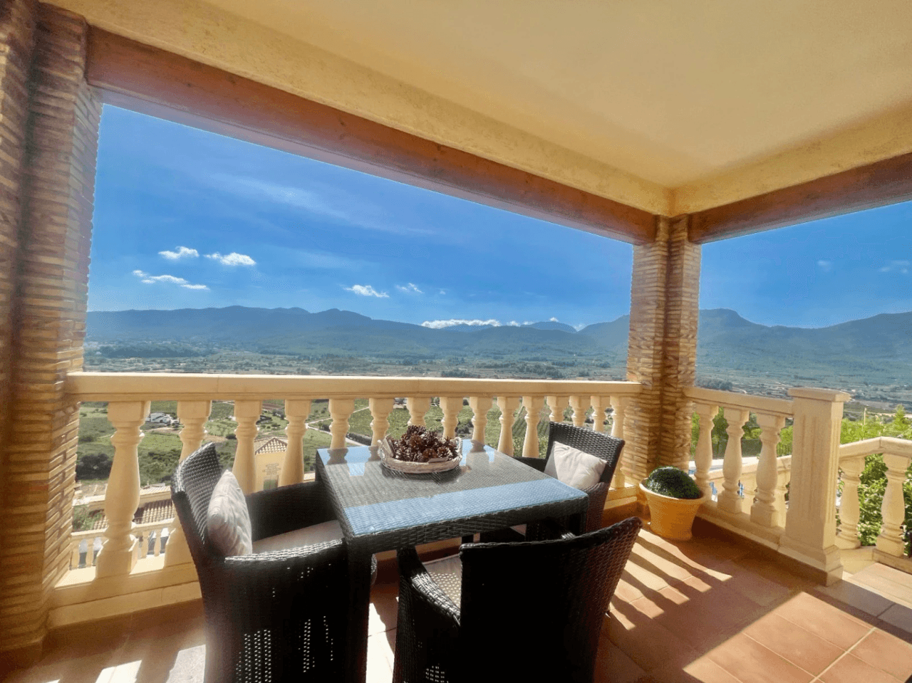 Villa à vendre à Jalon : vue spectaculaire sur la vallée, exposition sud