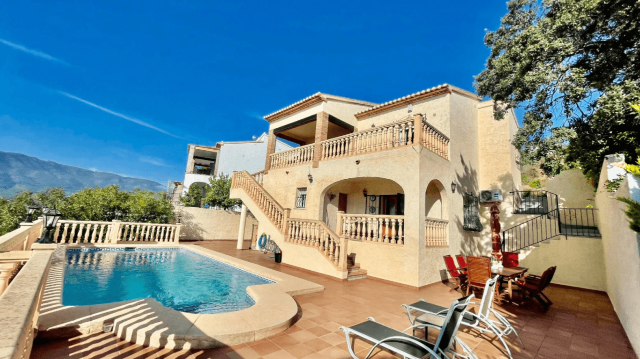 Villa à vendre à Jalon : vue spectaculaire sur la vallée, exposition sud