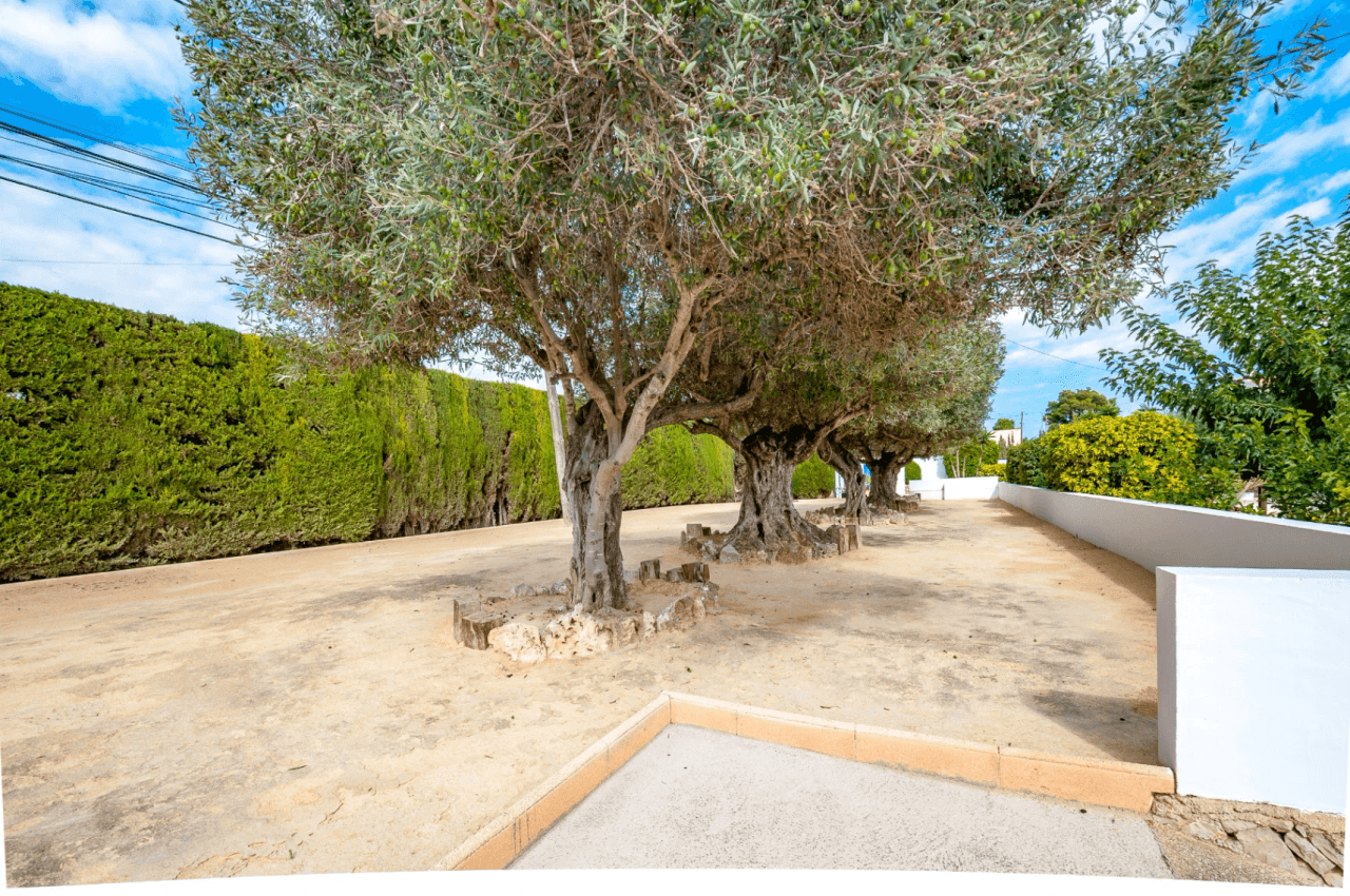 Finca à vendre à Benissa sur un grand terrain avec piscine et maison d‘invités
